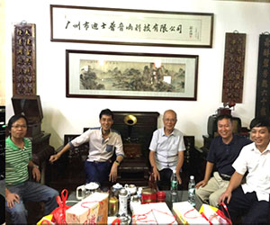 僑洋實業(yè)環(huán)形變壓器團隊到迪士*交流學習