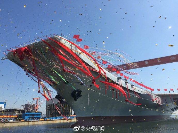 舉國同慶，首艘國產(chǎn)航空母艦今日正式下水啦！