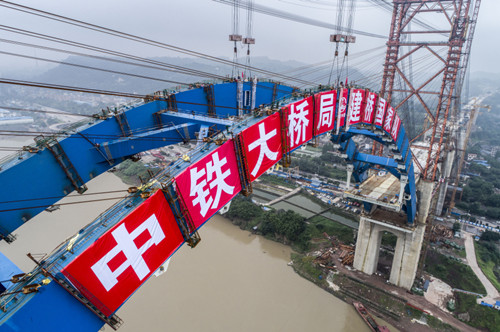慶賀：上跑火車下走汽車，世界首例公鐵兩用橋主拱合龍。