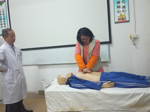 僑洋實業(yè)誠邀同濟醫(yī)院左院長到廠培訓(xùn)急救基礎(chǔ)知識。